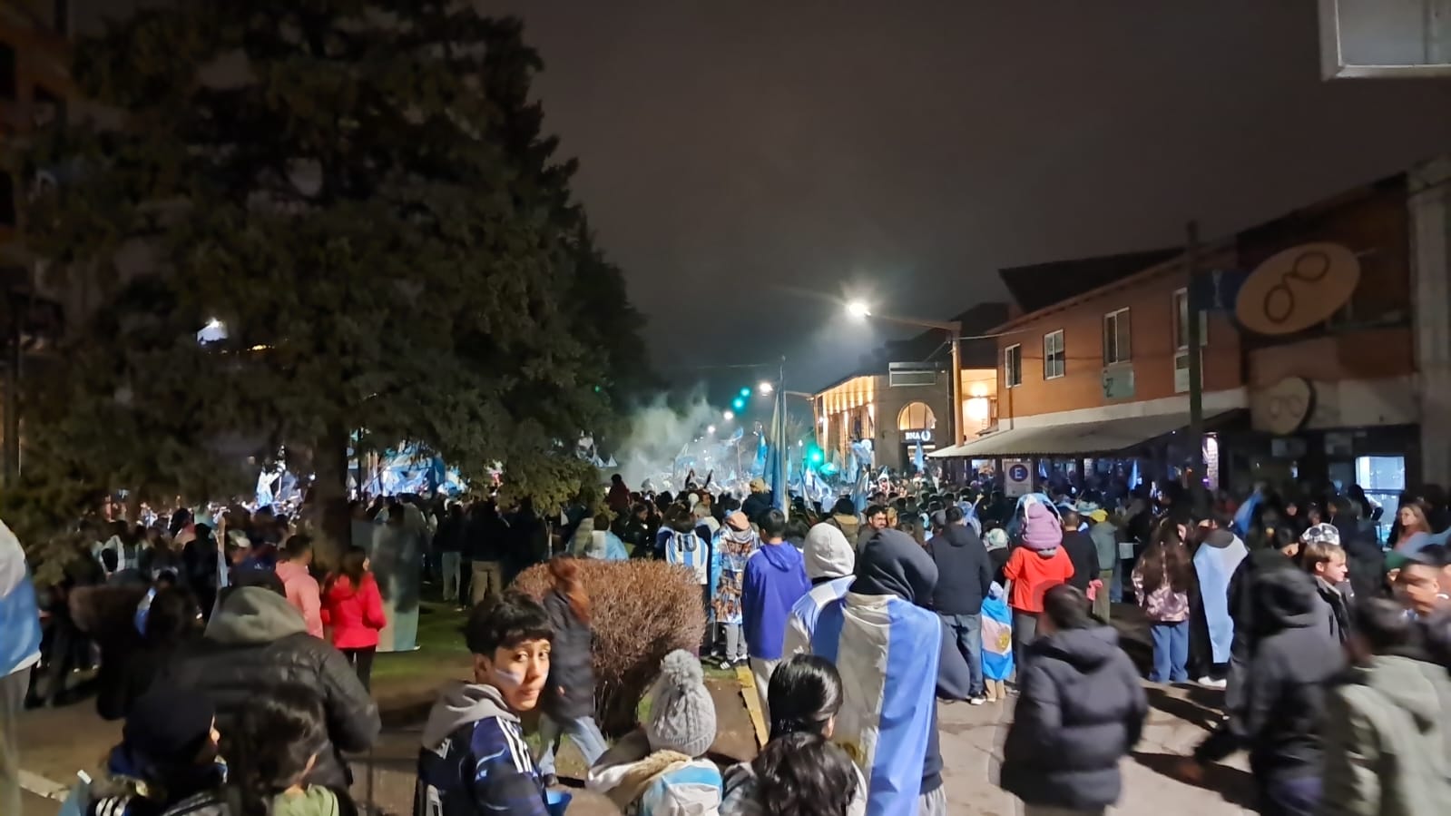 LOCURA EN NEUQUÉN: Más de 30 mil personas festejaron el pase a semis en el Monumento a San Martín