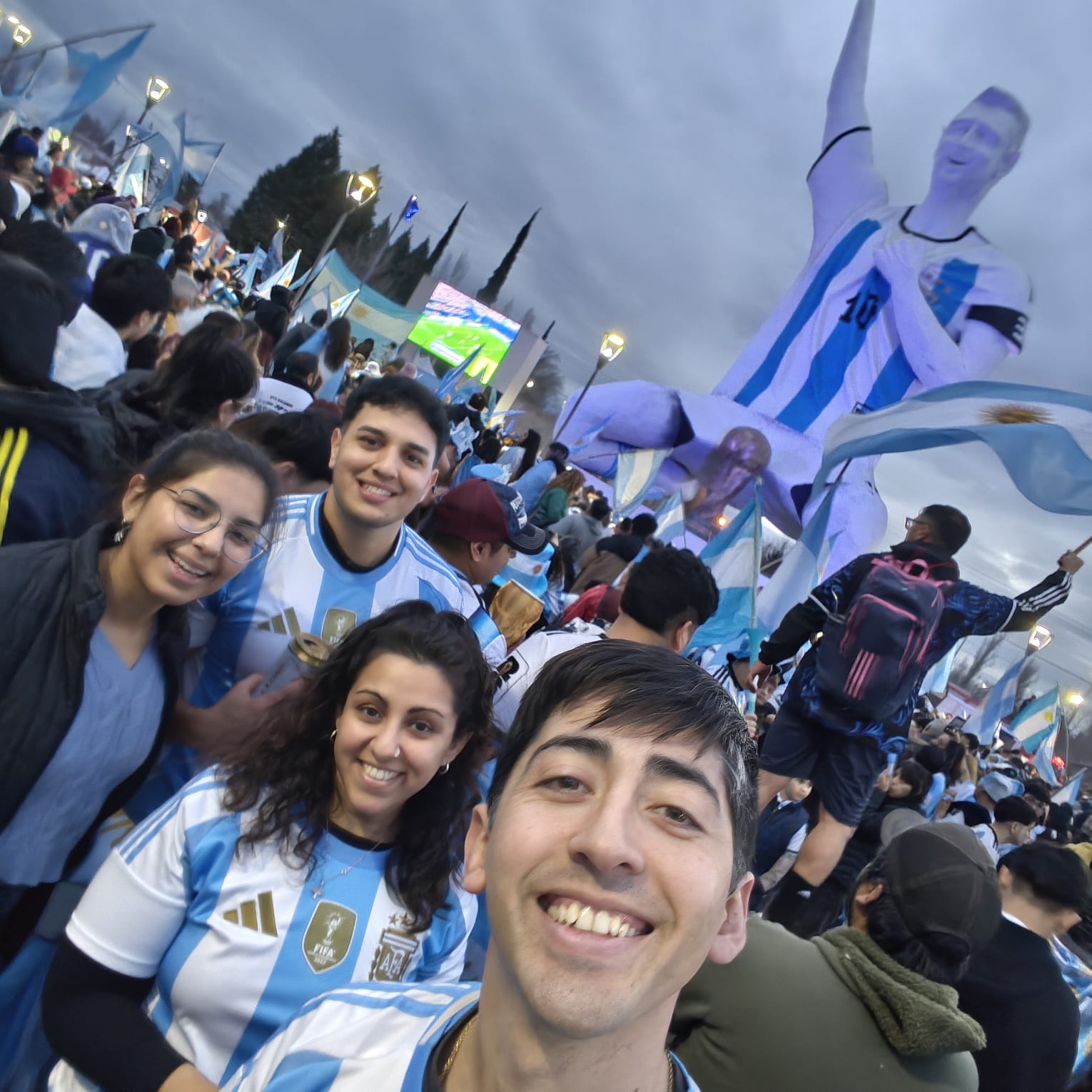 Argentina remonta a Inglaterra y enciende la Patagonia: la Albiceleste sueña con la gloria en Neuquén.